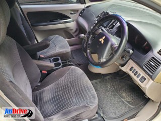 2005 Mitsubishi GRANDIS