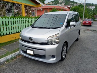 2010 Toyota Voxy for sale in Kingston / St. Andrew, Jamaica