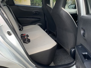 2012 Toyota VITZ