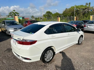 2017 Honda Grace
$2,350,000