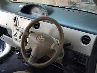 2012 Toyota Sienta
$820,000