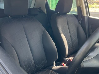 2012 Mazda Demio
$690,000
