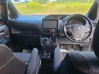 2014 Toyota Noah si 
$2,690,000