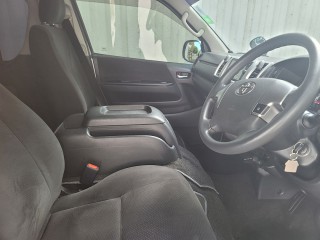 2018 Toyota HIACE
$3,690,000