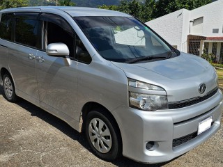 2013 Toyota Voxy