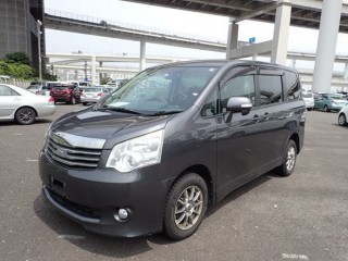 2013 Toyota NOAH