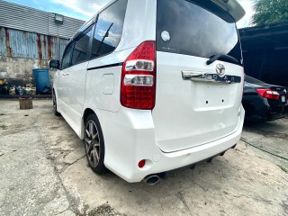 2013 Toyota Noah Gs edition