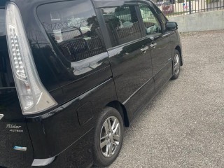 2013 Nissan SERENA