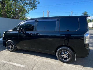 2013 Toyota Voxy