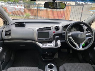 2013 Honda Stream