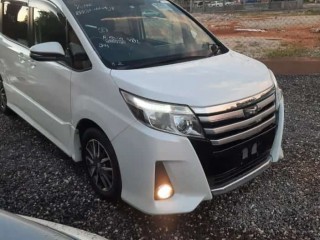 2014 Toyota Noah SI