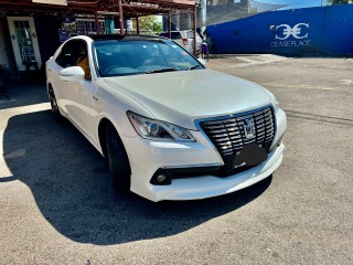 2014 Toyota Crown Royal Saloon