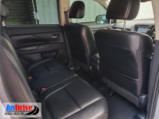 2016 Mitsubishi OUTLANDER for sale in Kingston / St. Andrew, Jamaica