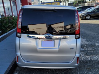 2014 Toyota Noah Hybrid