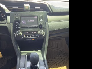 2017 Honda Civic LX
$2,100,000