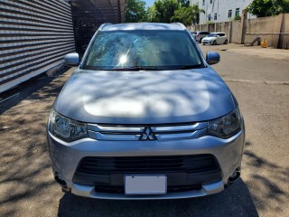 2015 Mitsubishi Outlander 
$2,390,000