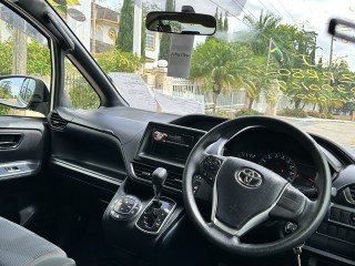 2017 Toyota Voxy