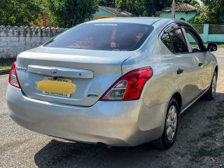 2014 Nissan latio
$880,000