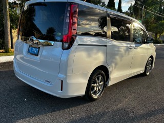 2017 Toyota NOAH