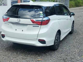 2017 Honda Fit shuttle hybrid