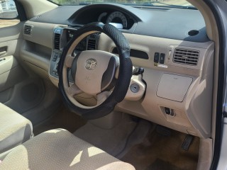 2007 Toyota Raum