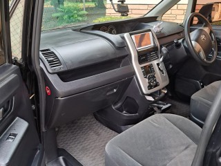 2013 Toyota Noah