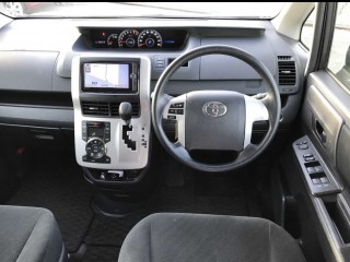 2013 Toyota Voxy