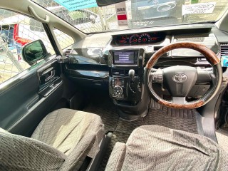 2013 Toyota Voxy