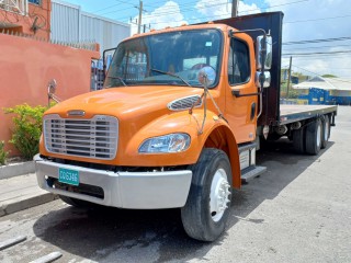 2007 Freightliner M102 business classs