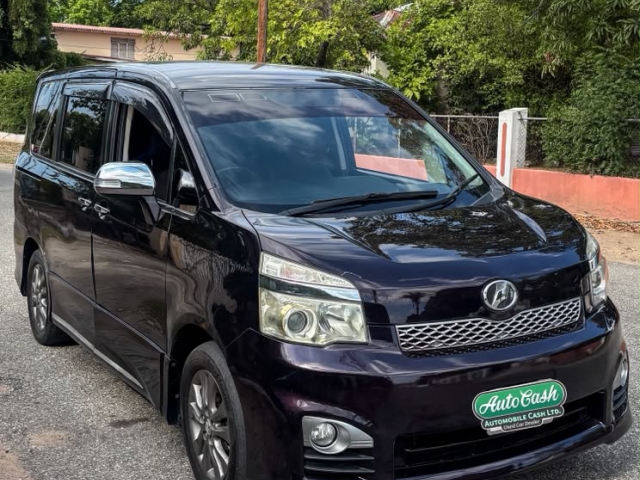 2013 Toyota Voxy for sale in Kingston / St. Andrew, Jamaica