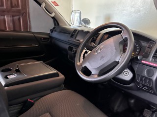 2017 Toyota HAICE 
$3,250,000