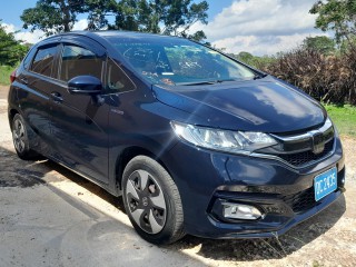 2018 Honda Fit hybrid
$2,200,000