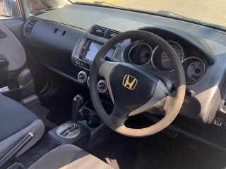 2004 Honda Fit 
$590,000