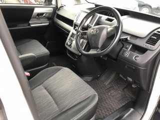 2011 Toyota Voxy ZS for sale in Manchester, Jamaica