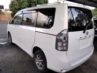 2013 Toyota Voxy for sale in Kingston / St. Andrew, Jamaica