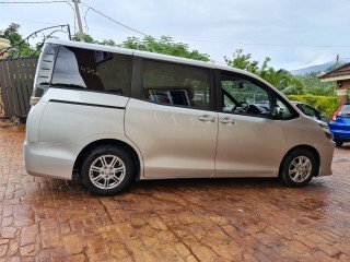 2017 Toyota Voxy for sale in Kingston / St. Andrew, Jamaica