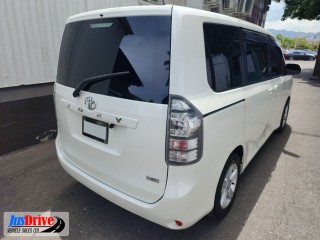 2013 Toyota Voxy