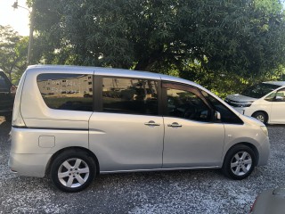 2010 Nissan SERENA