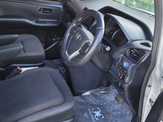 2014 Toyota NOAH HYBRID for sale in Kingston / St. Andrew, Jamaica