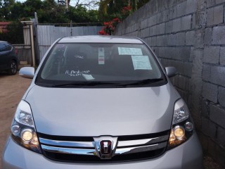 2013 Toyota Isis Platana for sale in Kingston / St. Andrew, Jamaica