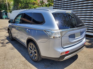 2015 Mitsubishi Outlander 
$2,390,000