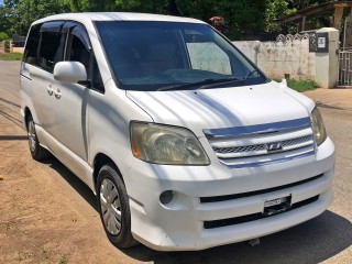 2006 Toyota Noah