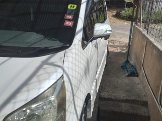 2009 Toyota Noah