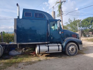 2005 Saturn Eagle international truck head for sale in St. Catherine, Jamaica