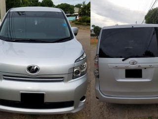 2010 Toyota Voxy for sale in Clarendon, Jamaica