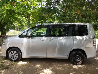 2013 Toyota Voxy for sale in Kingston / St. Andrew, Jamaica