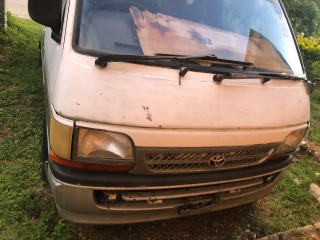 2004 Toyota Hiace