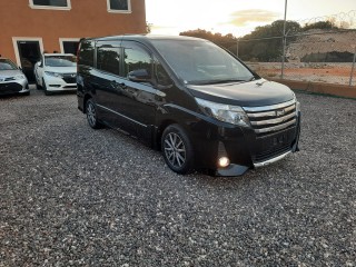 2014 Toyota Noah SI