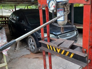 2015 Toyota 15 tonne
$1,000