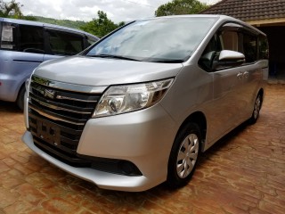 2014 Toyota Voxy for sale in Kingston / St. Andrew, Jamaica